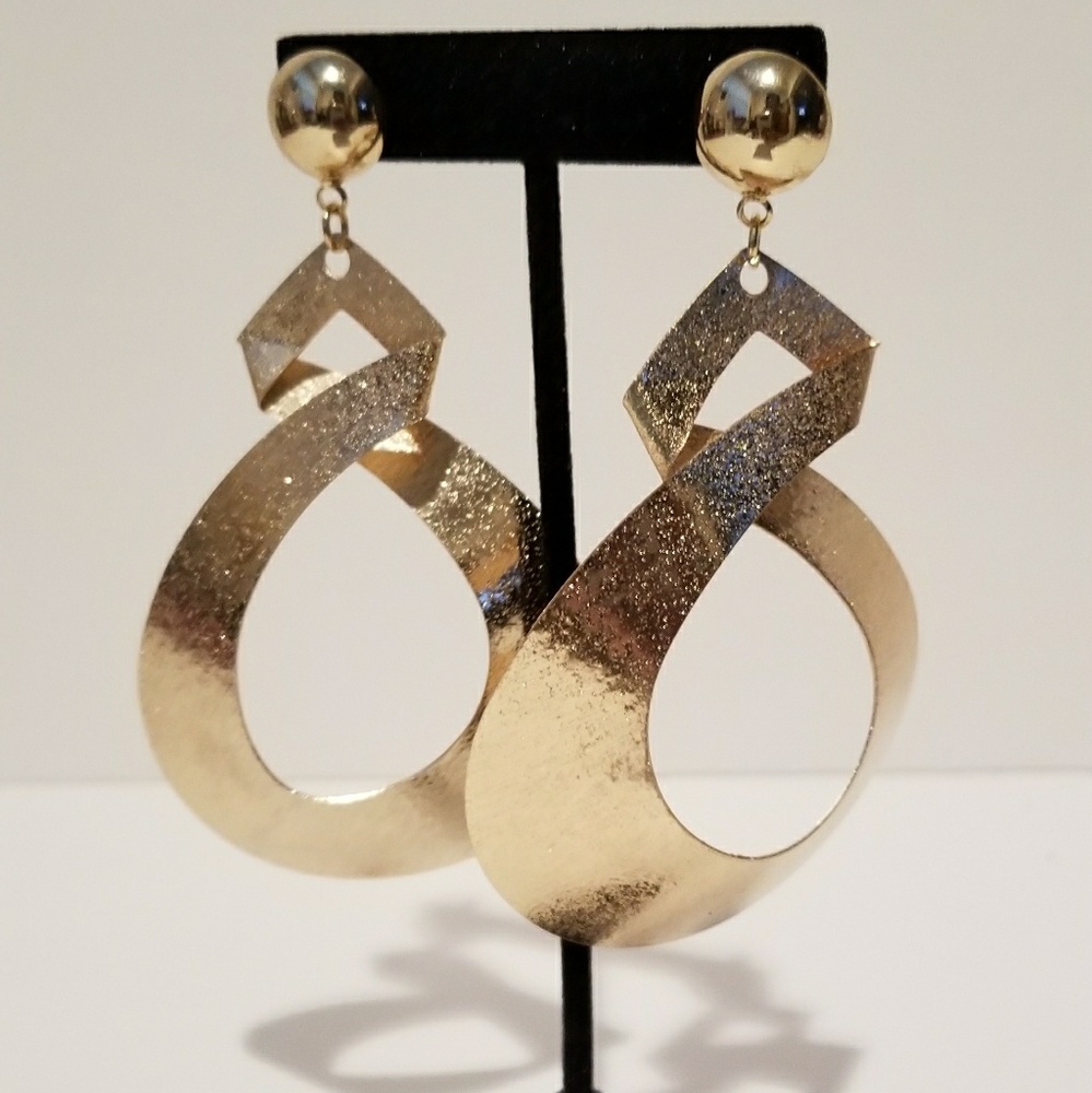 Twirl Dangle earrings